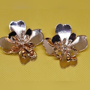 Carolee Flower Earrings Pierced Gold Tone Jewelry